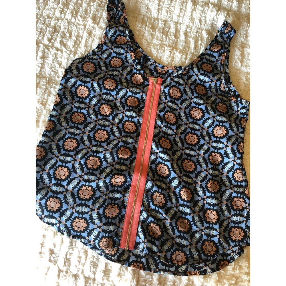 Kaleidoscope Patterned Top w/ Back Zipper